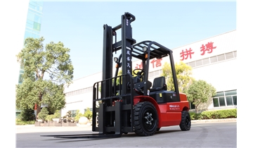 告别“油老虎”，威盛新能源叉车如何帮企业一年省出一辆奔驰？