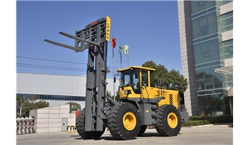 威盛电动越野叉车：工况适配选型指南